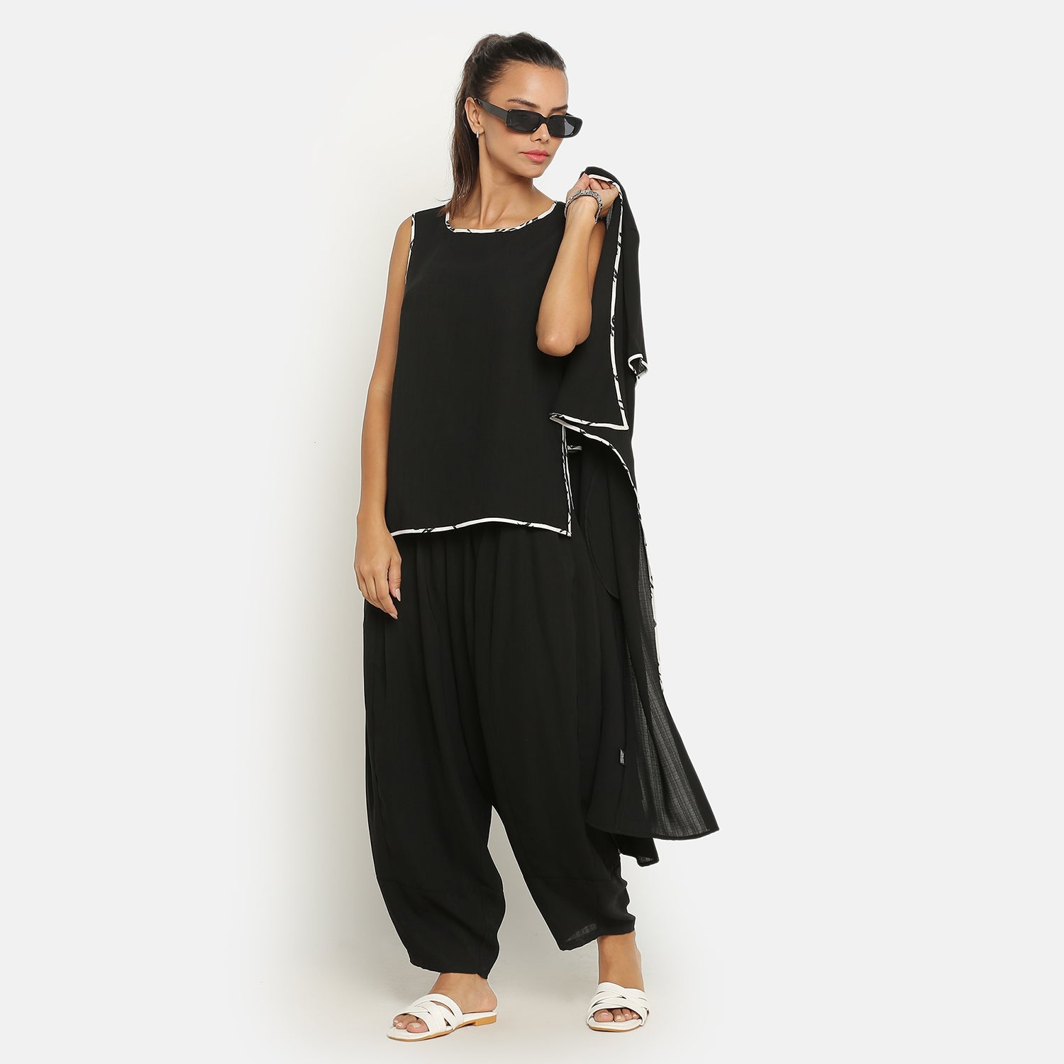 Black Sleeveless Top With Contrast Piping