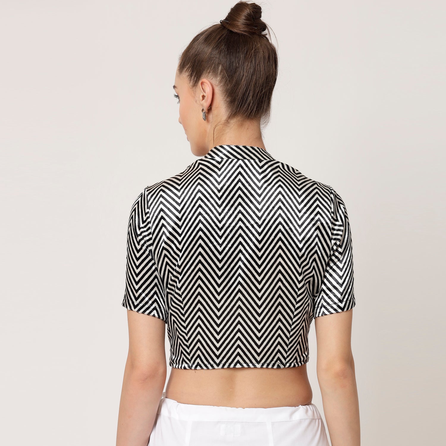 Black & White Zig-Zag Blouse,Complete your workwear saree look with our elegant blouses. Designed for comfort, style, and professionalism.