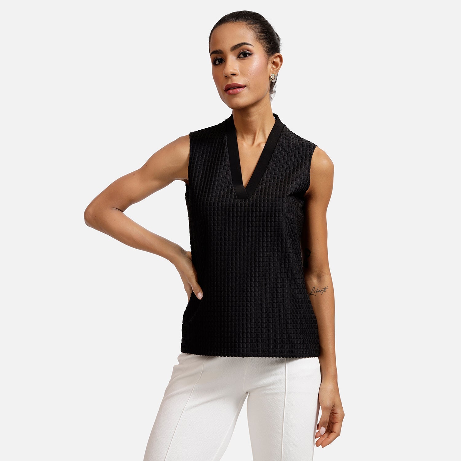 Black V-Neck Without Sleeve Check Texture Top